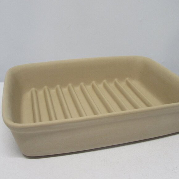 NEW! Pampered Chef Vintage Heritage Collection Stoneware Small Ridged Baker Pan - Picture 1 of 7